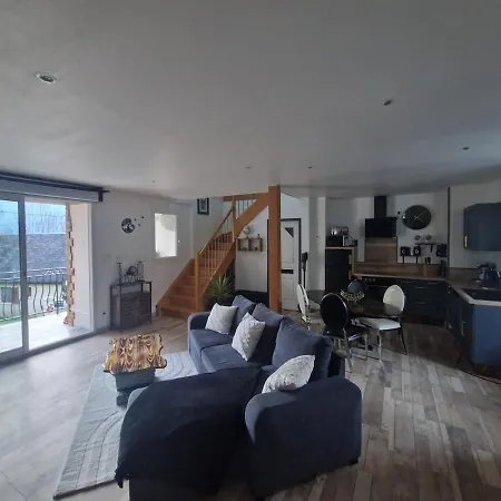 Quiet And Pleasant Duplex Appartement *